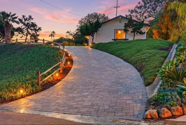 $2,999,888 | 323 Glencrest Drive, Solana Beach, CA 92075