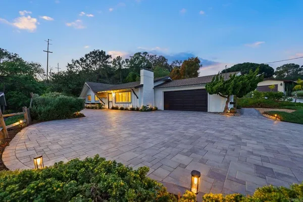 $2,999,888 | 323 Glencrest Drive, Solana Beach, CA 92075