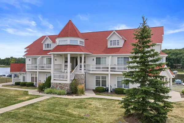 $299,900 | 2107 Landings Lane, Delavan, WI 53115