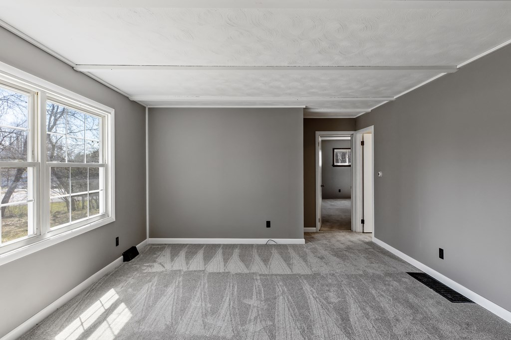 129 Bradford Road Plattsburgh, NY 12901 - Photo 2 of 38 Gallery Image 2