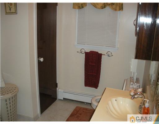 43 Cambridge Road Edison, NJ 08817 - Photo 18 of 21 a bathroom with a sink and a mirror