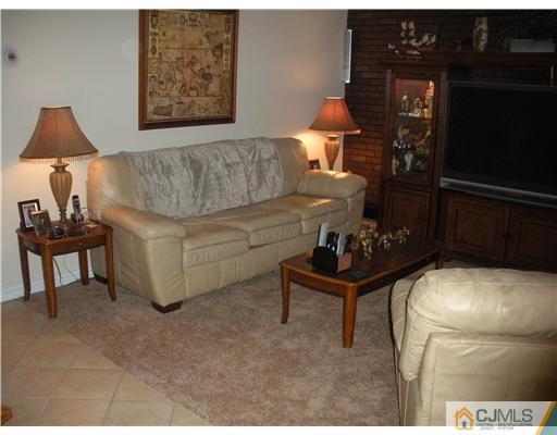 43 Cambridge Road Edison, NJ 08817 - Photo 8 of 21 a living room with furniture and a lamp