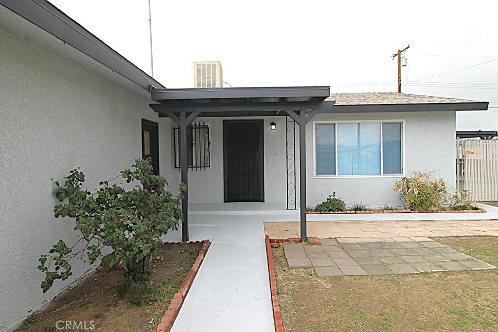 700 Arbor Way Barstow, CA 92311 - Photo 5 of 37 a view of a house with potted plants