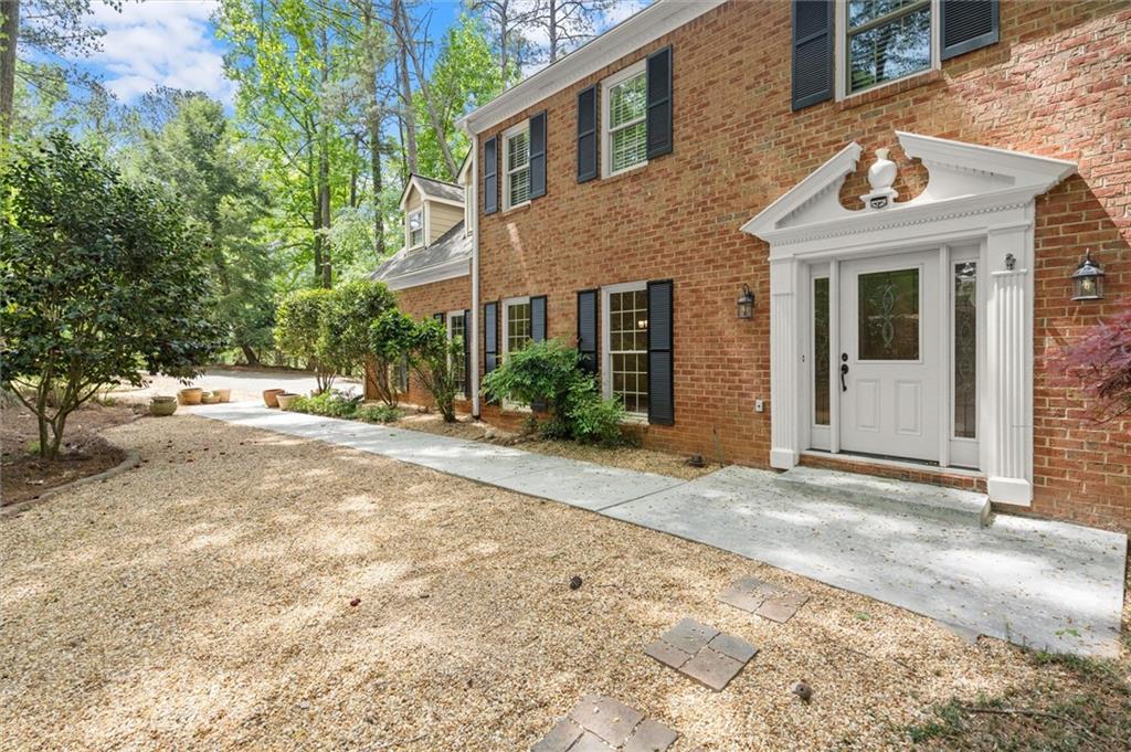 9335 Huntcliff Trace Atlanta, GA 30350 - Photo 8 of 113