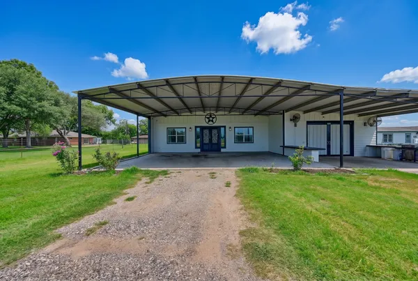 $825,000 | 11234 North Loop Road, Brenham, TX 77833