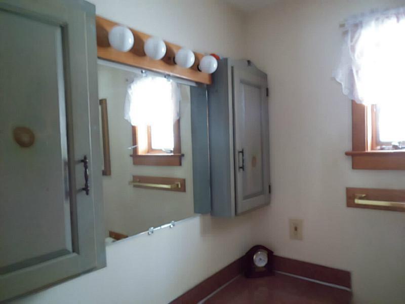 179 Bowden Road Waldoboro, ME 04572 - Photo 10 of 27 Bathroom. First floor.