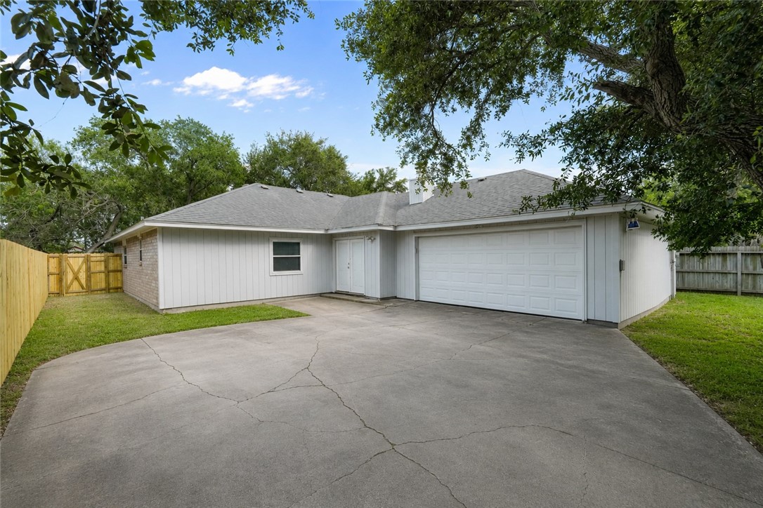 7218 Diamond Ridge Drive Corpus Christi, TX 78413 - Photo 18 of 19