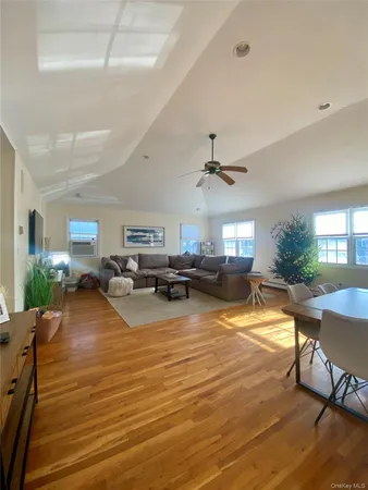 $4,300 | 641 East Olive Street, Unit UPPR, Long Beach, NY 11561