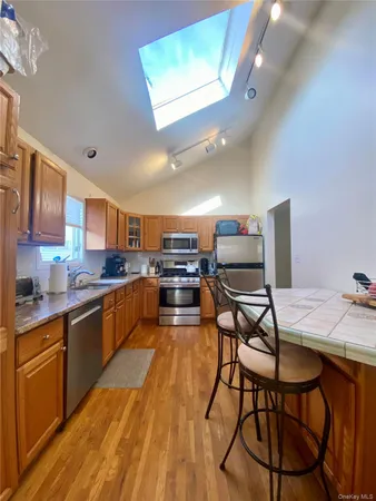 $4,300 | 641 East Olive Street, Unit UPPR, Long Beach, NY 11561