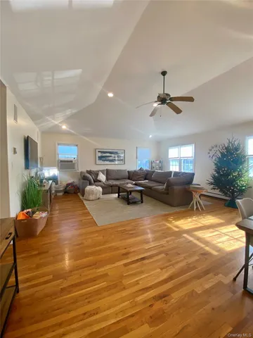 $4,300 | 641 East Olive Street, Unit UPPR, Long Beach, NY 11561