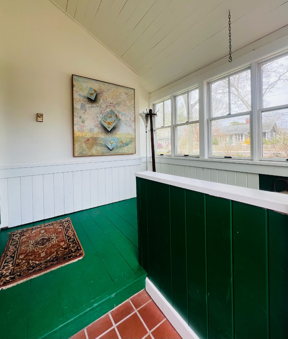 110 Daggett Avenue Vineyard Haven, MA 02568 - Photo 2 of 22 Entryway