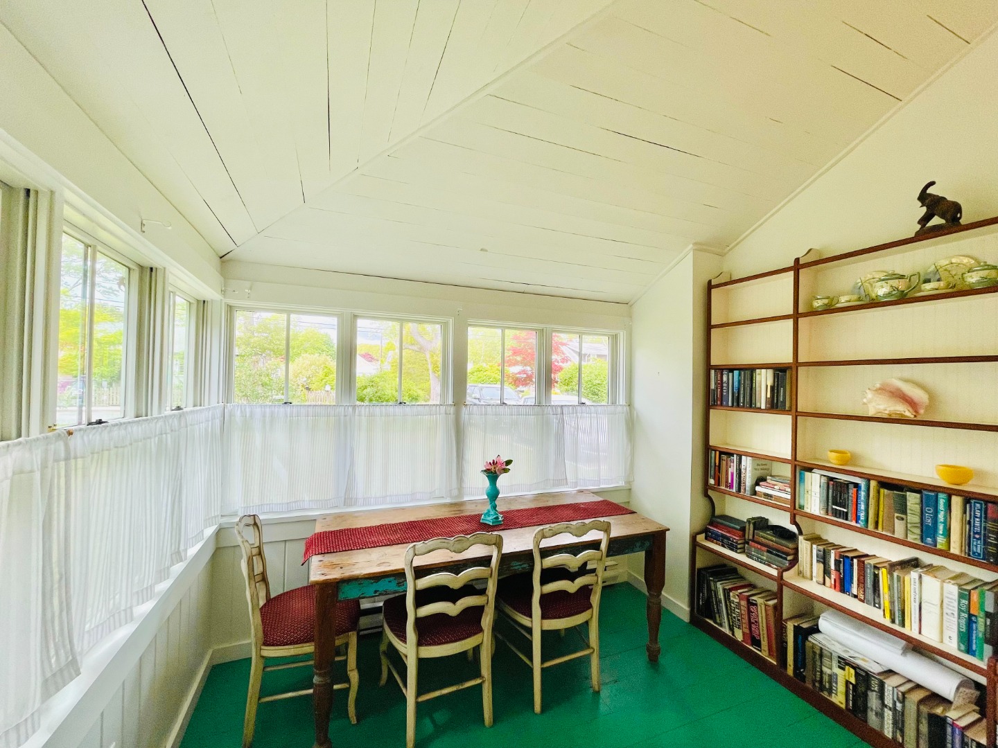 110 Daggett Avenue Vineyard Haven, MA 02568 - Photo 7 of 22 Sunroom - front of house