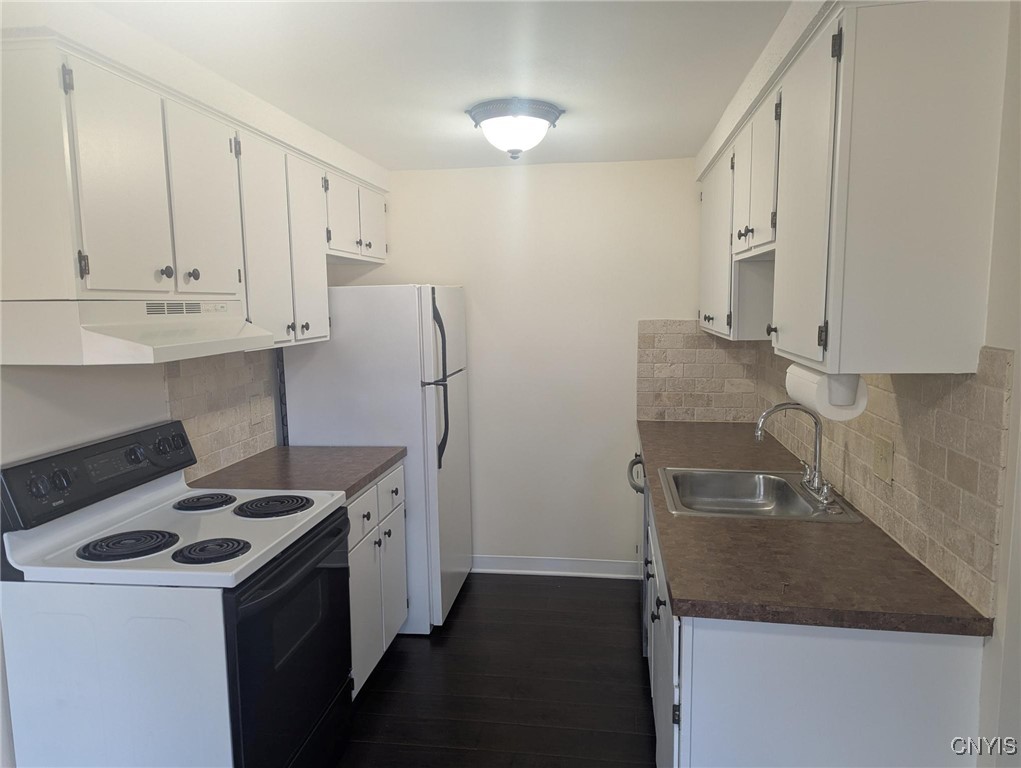 308 Watertree Drive De Witt, NY 13057 - Photo 2 of 6 Kitchen