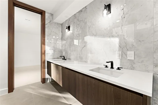 a picture of a lake view