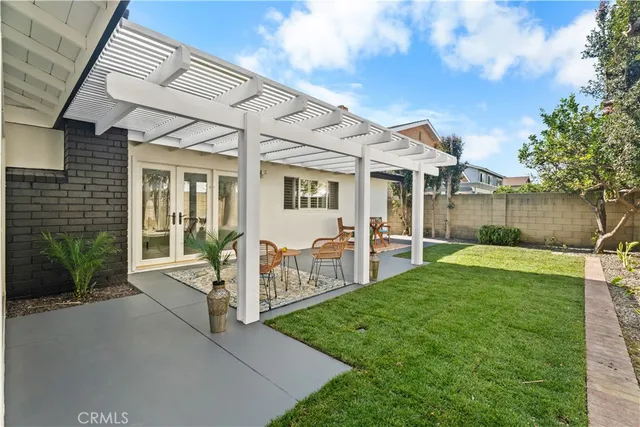 $1,699,999 | 6821 Loyola Drive, Huntington Beach, CA 92647