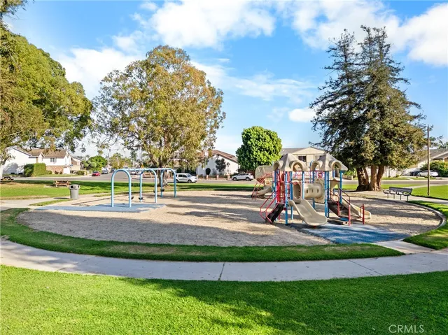 $1,699,999 | 6821 Loyola Drive, Huntington Beach, CA 92647