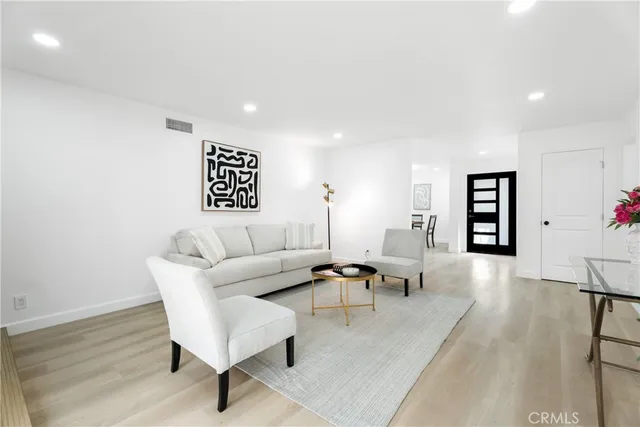 $1,699,999 | 6821 Loyola Drive, Huntington Beach, CA 92647