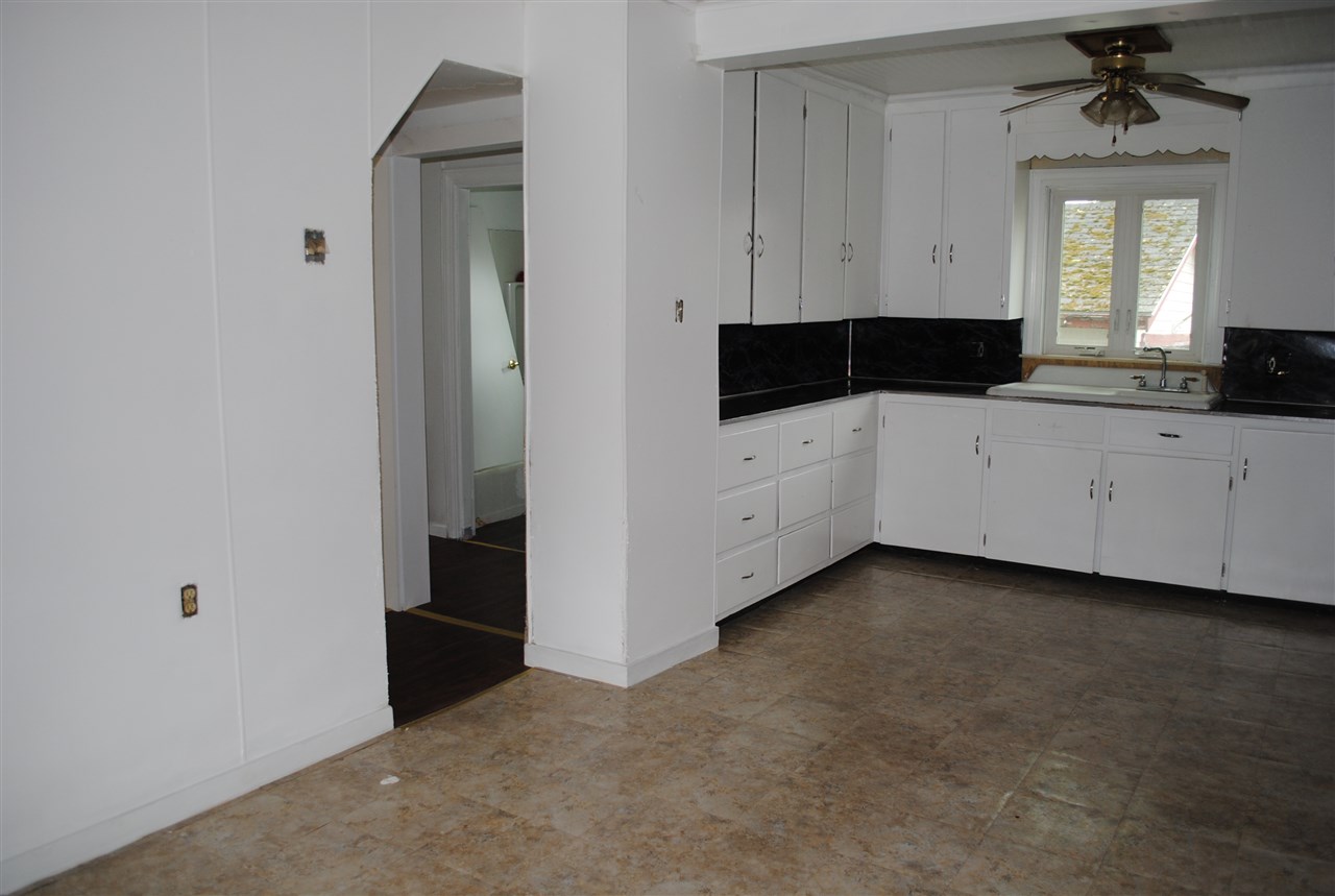 40 Maple Street Rochester, NH 03867 - Photo 8 of 30