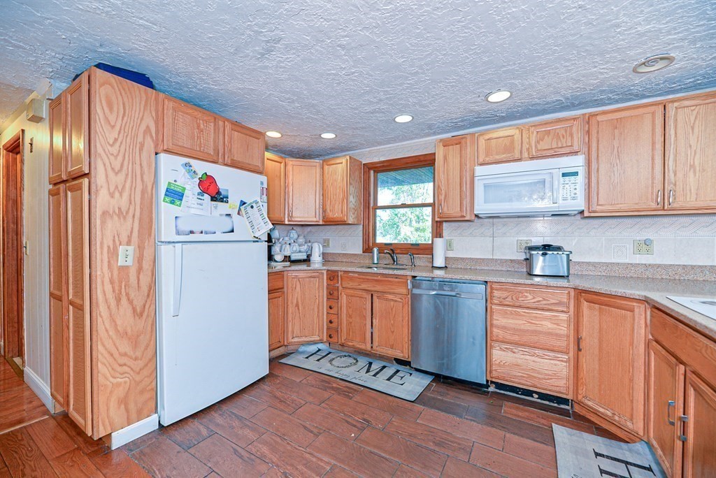10 Leval Road Salem, MA 01970 - Photo 3 of 40 Gallery Image 3