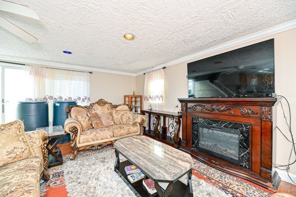 10 Leval Road Salem, MA 01970 - Photo 8 of 40 Gallery Image 8