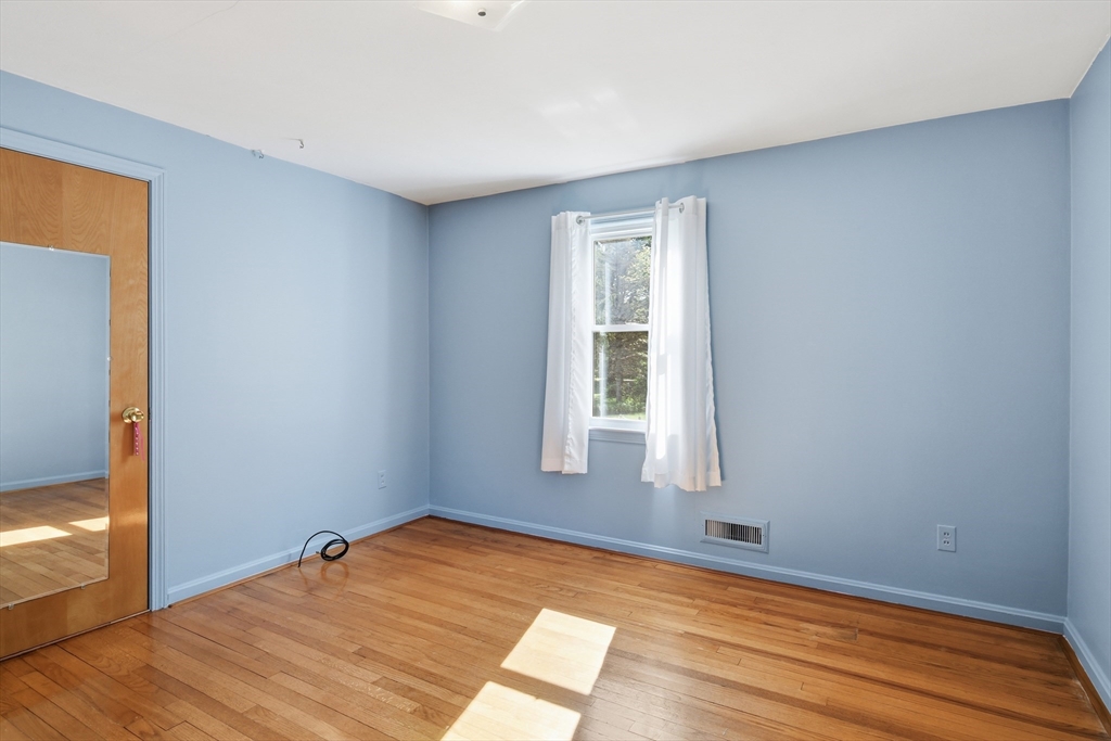 315 Porter Road East Longmeadow, MA 01028 - Photo 11 of 39