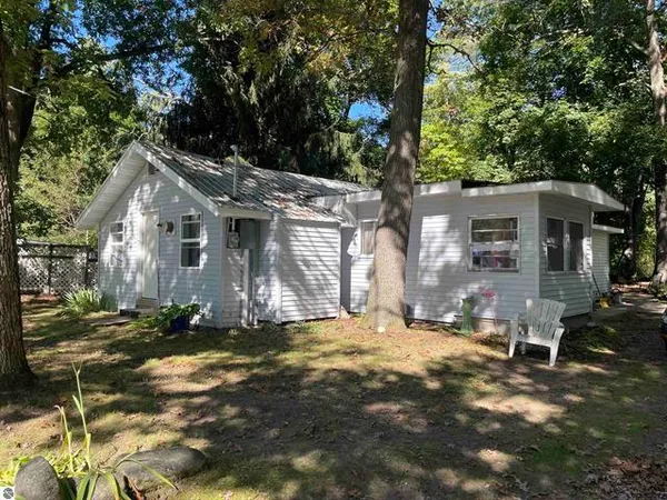 $90,000 | 17068 7th Street, Wellston, MI 49689