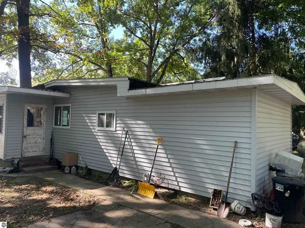 $90,000 | 17068 7th Street, Wellston, MI 49689