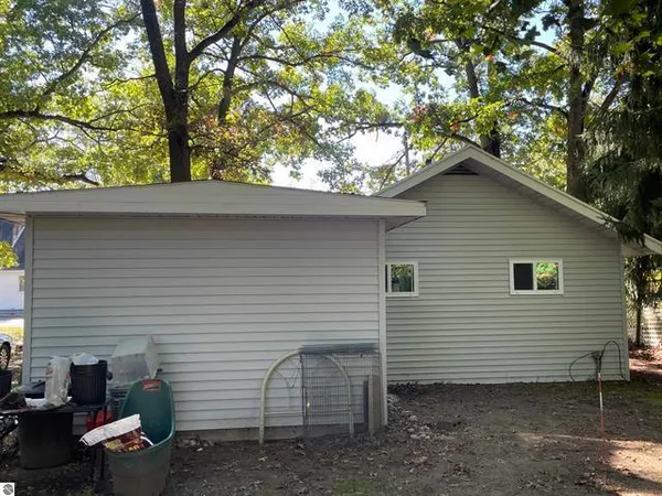 $90,000 | 17068 7th Street, Wellston, MI 49689