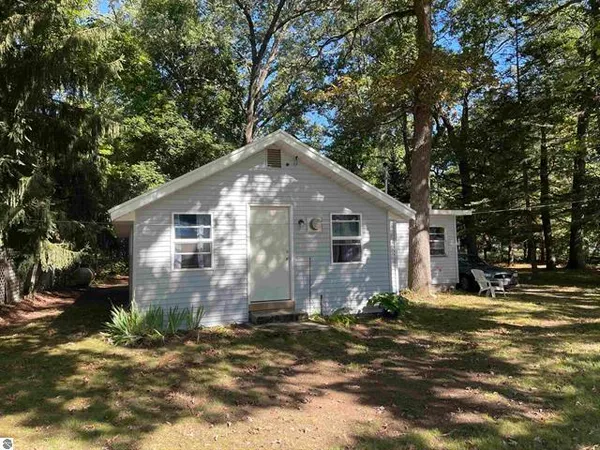 $90,000 | 17068 7th Street, Wellston, MI 49689