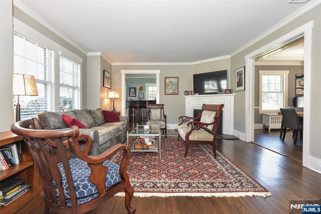 352 Fairway Road Ridgewood, NJ 07450 - Photo 4 of 33