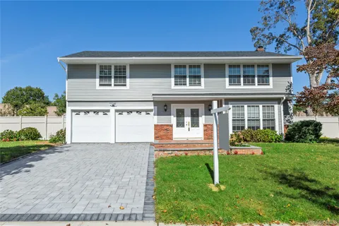 $865,000 | 44 Apple Tree Drive, Hauppauge, NY 11788