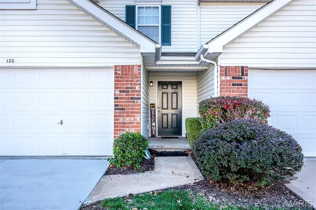 $213,000 | 120 Homeshire Drive, Unit 10, Wentzville, MO 63385