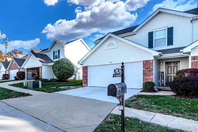 $213,000 | 120 Homeshire Drive, Unit 10, Wentzville, MO 63385