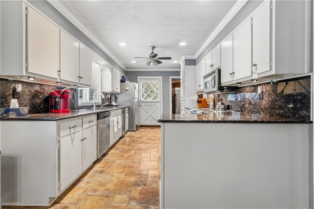 1025 Rays Road Stone Mountain, GA 30083 - Photo 11 of 56