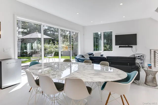 $4,295,000 | 70 Cove Hollow Road, East Hampton, NY 11937