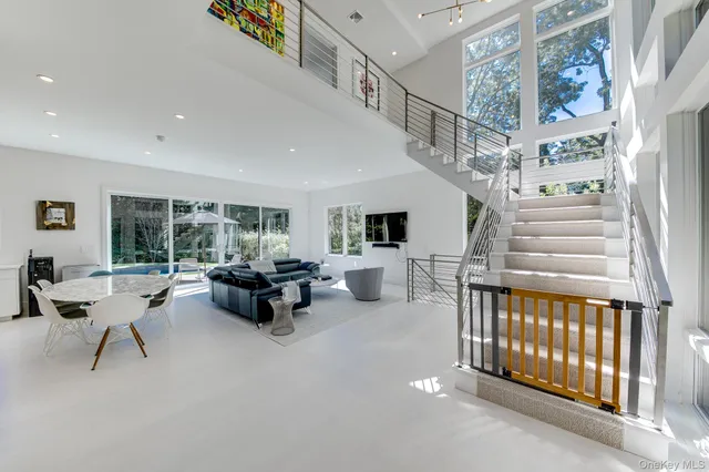 $4,295,000 | 70 Cove Hollow Road, East Hampton, NY 11937