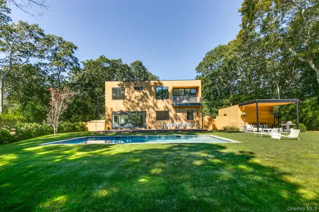 $4,295,000 | 70 Cove Hollow Road, East Hampton, NY 11937