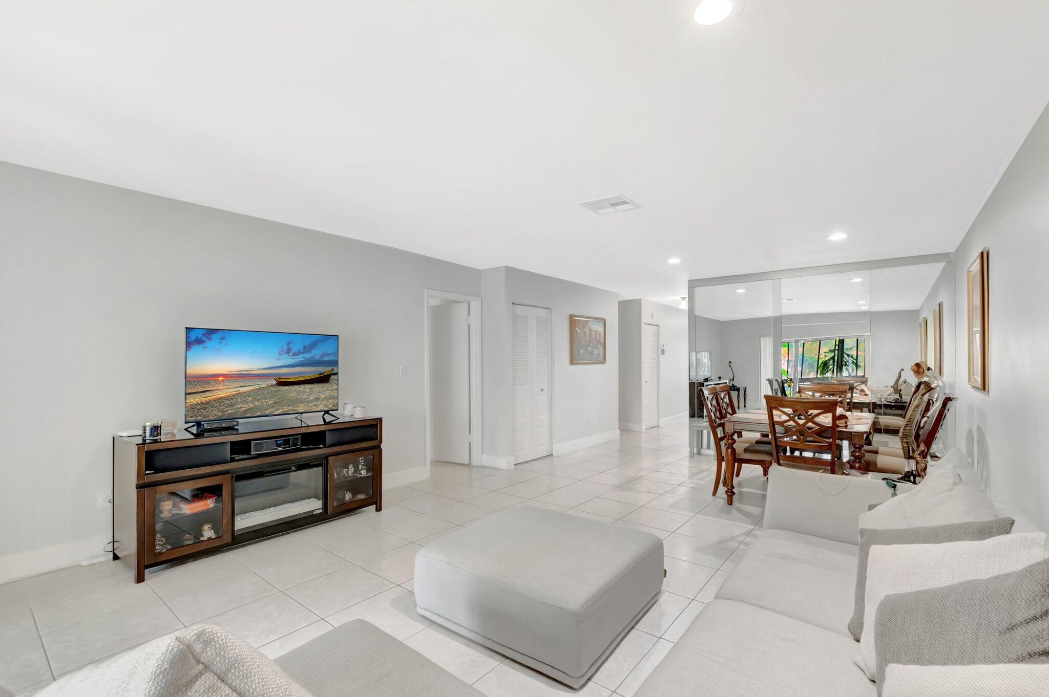 21214 Lago Circle, Unit 8F Boca Raton, FL 33433 - Photo 15 of 38 22-web-or-mls-DSC_0576