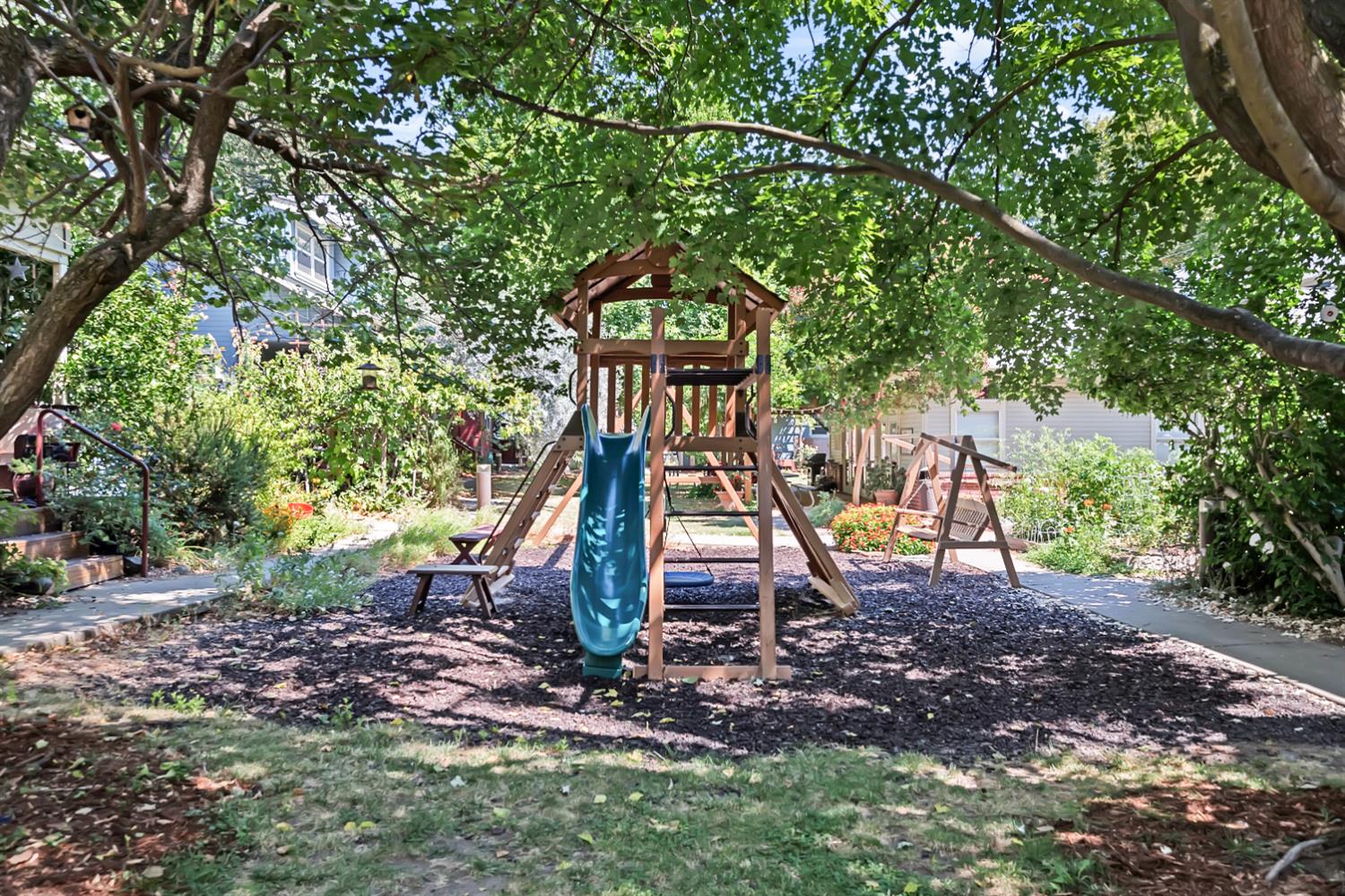 2008 5th Street, Unit 15 Sacramento, CA 95811 - Photo 31 of 49 a view of a park with large trees