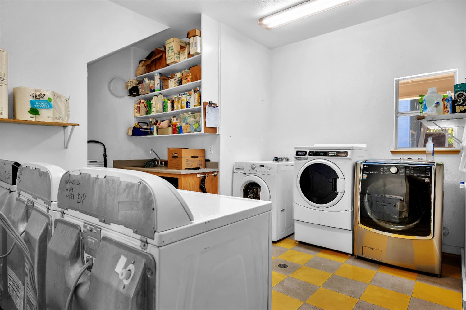 2008 5th Street, Unit 15 Sacramento, CA 95811 - Photo 37 of 49 a utility room with dryer and washer
