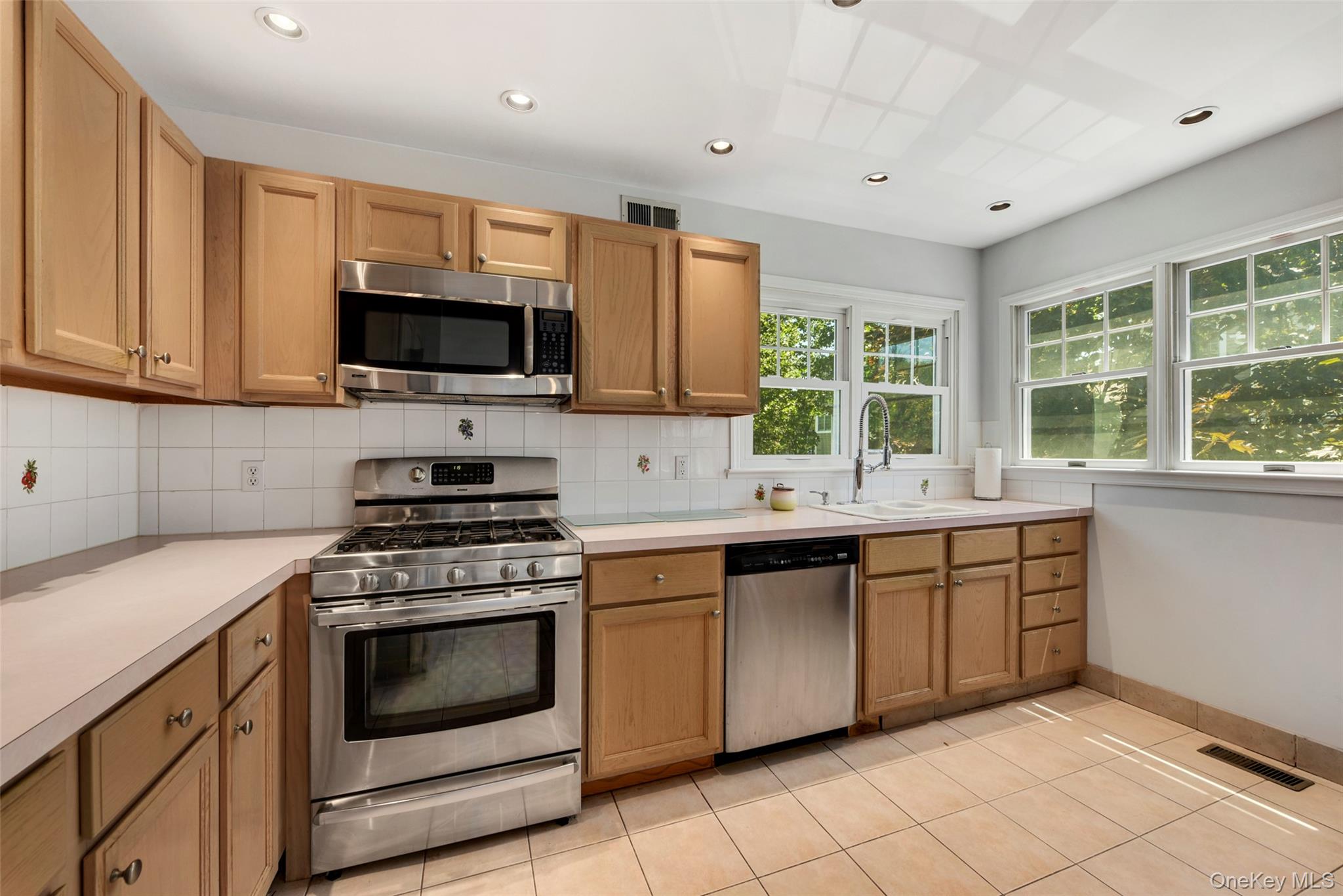 21 Brookridge Court Rye Brook, NY 10573 - Photo 10 of 20
