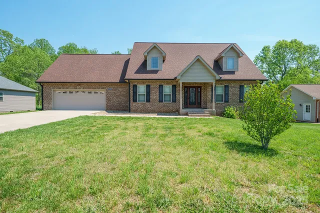 $425,000 | 1592 Farmington Hills Drive, Conover, NC 28613