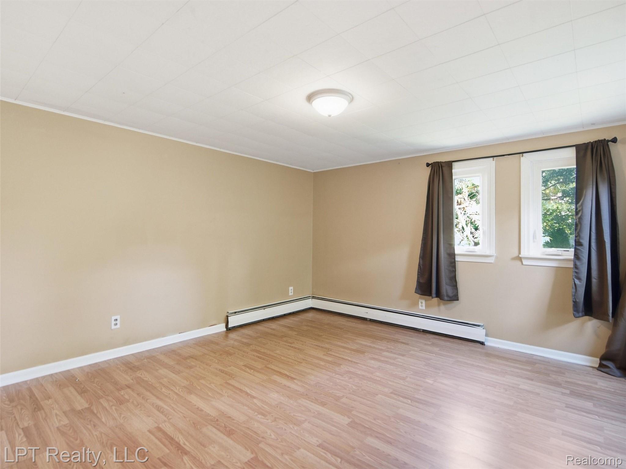 29915 Milford Road New Hudson, MI 48165 - Photo 17 of 36 18-DSC04063.jpg
