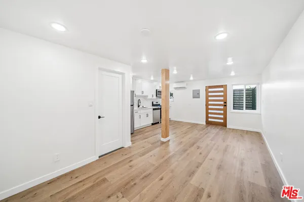 $1,995 | 1027 North Gardner Street, Unit 1/2, West Hollywood, CA 90046