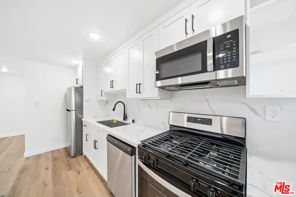 $1,995 | 1027 North Gardner Street, Unit 1/2, West Hollywood, CA 90046