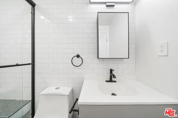 $1,995 | 1027 North Gardner Street, Unit 1/2, West Hollywood, CA 90046