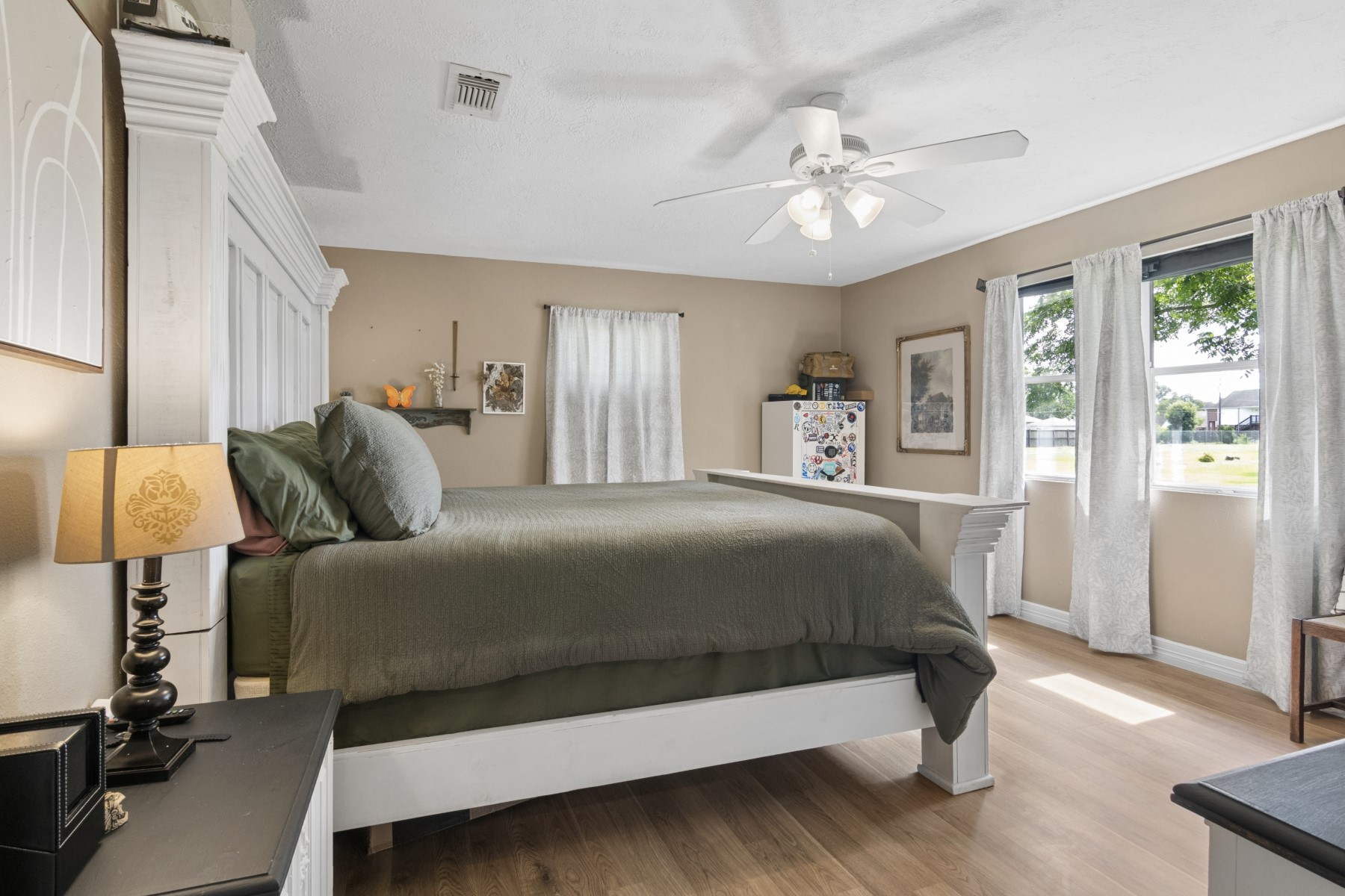 8205 Arrowhead Lane Houston, TX 77075 - Photo 11 of 17 Primary bedroom