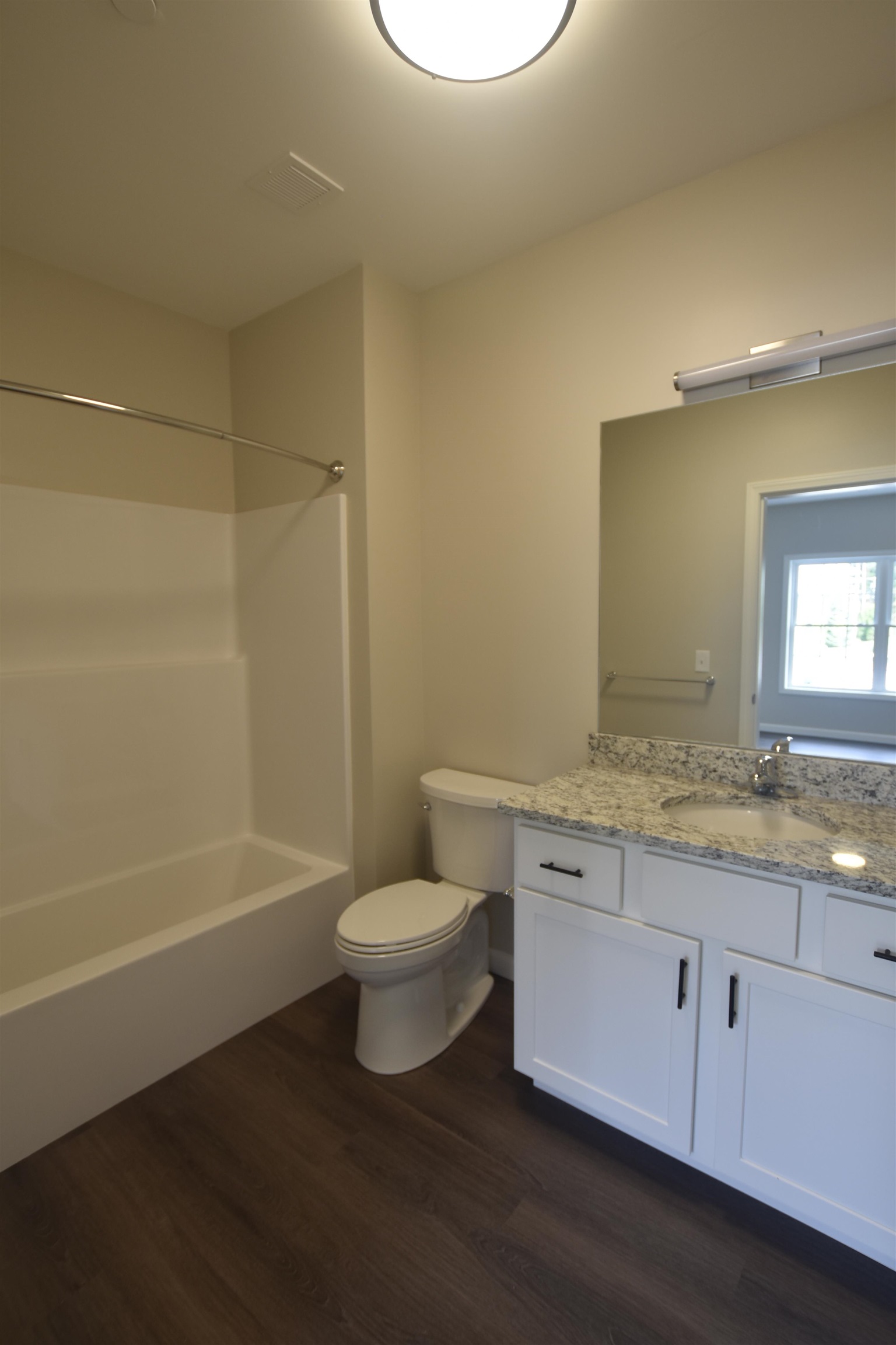 217 Rockingham Road, Unit 203 Londonderry, NH 03053 - Photo 8 of 10 Gallery Image 8