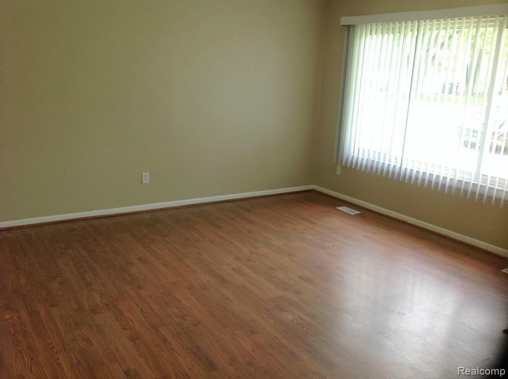 2565 Longview Avenue Rochester Hills, MI 48307 - Photo 4 of 19
