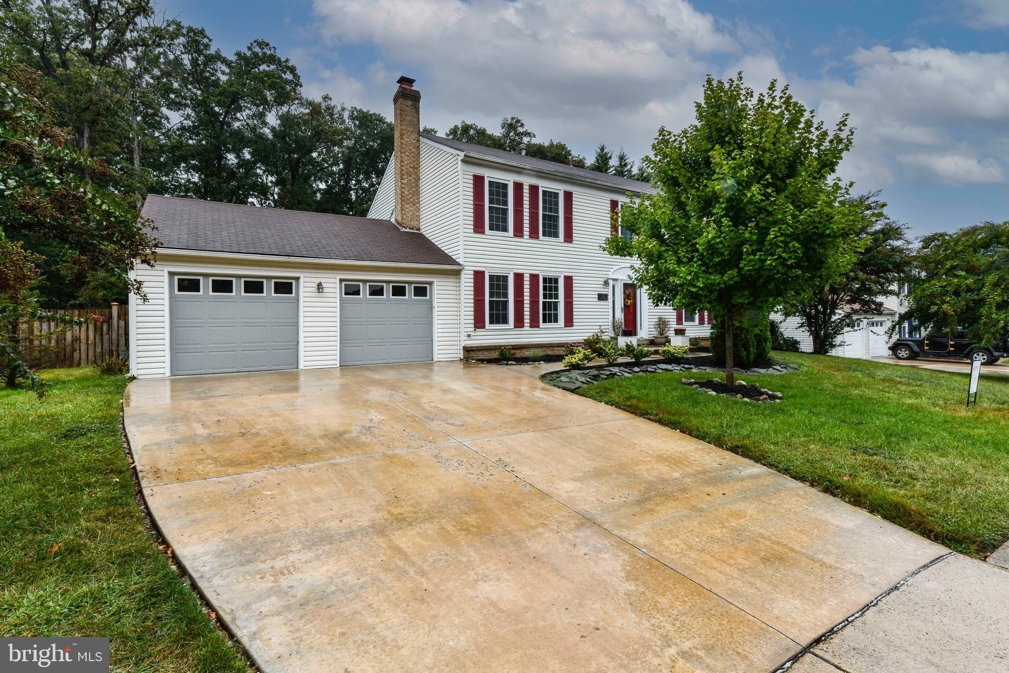 5500 Hampton Forest Way Clifton, VA 20124 - Photo 2 of 49 front view of house with a yard